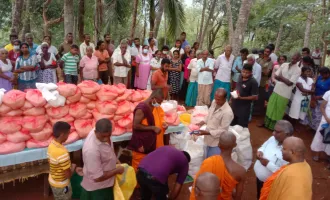 Sri Lankan food aid gathering.